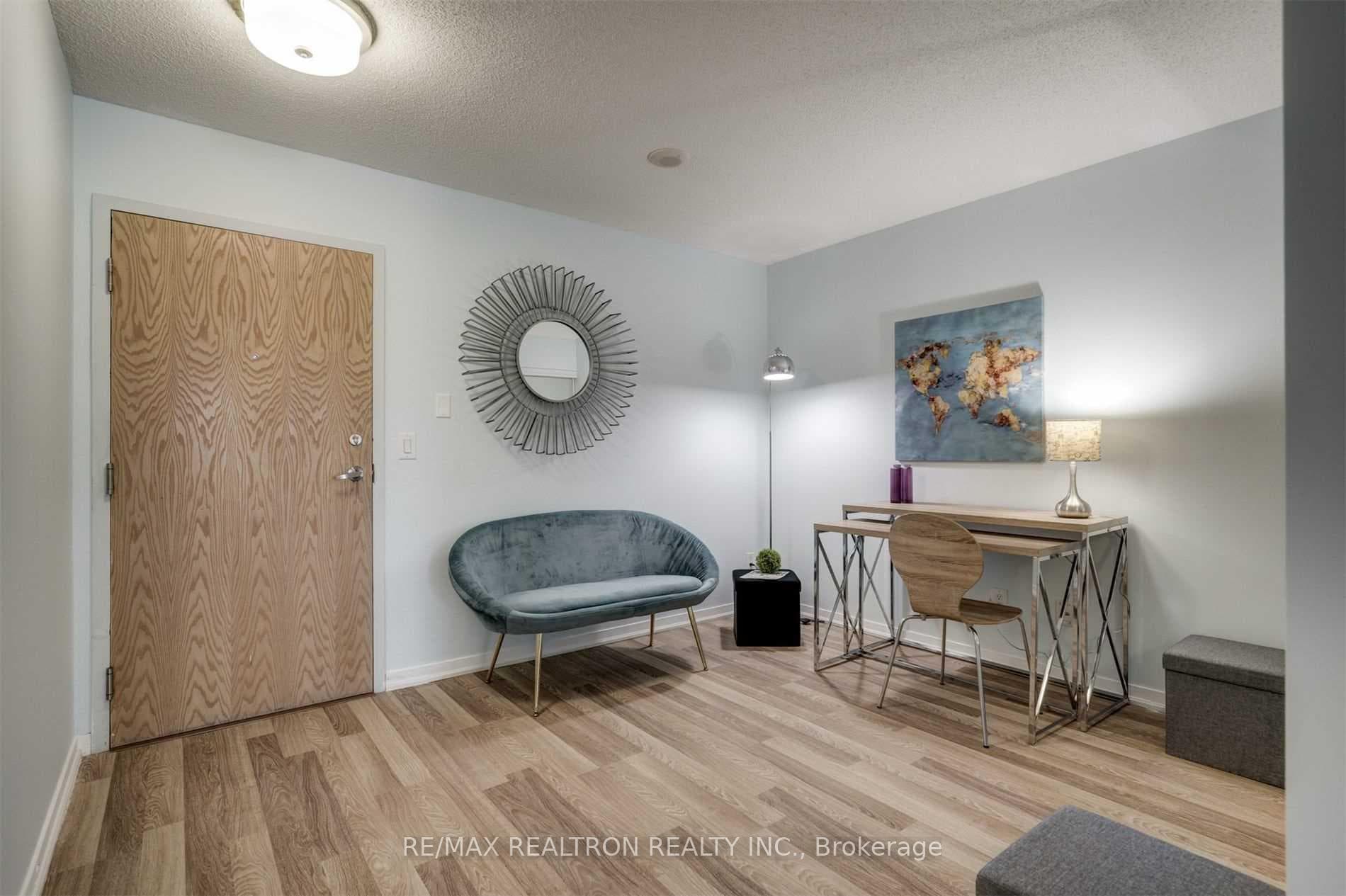 38 Joe Shuster Way Unit 1701 photo 3