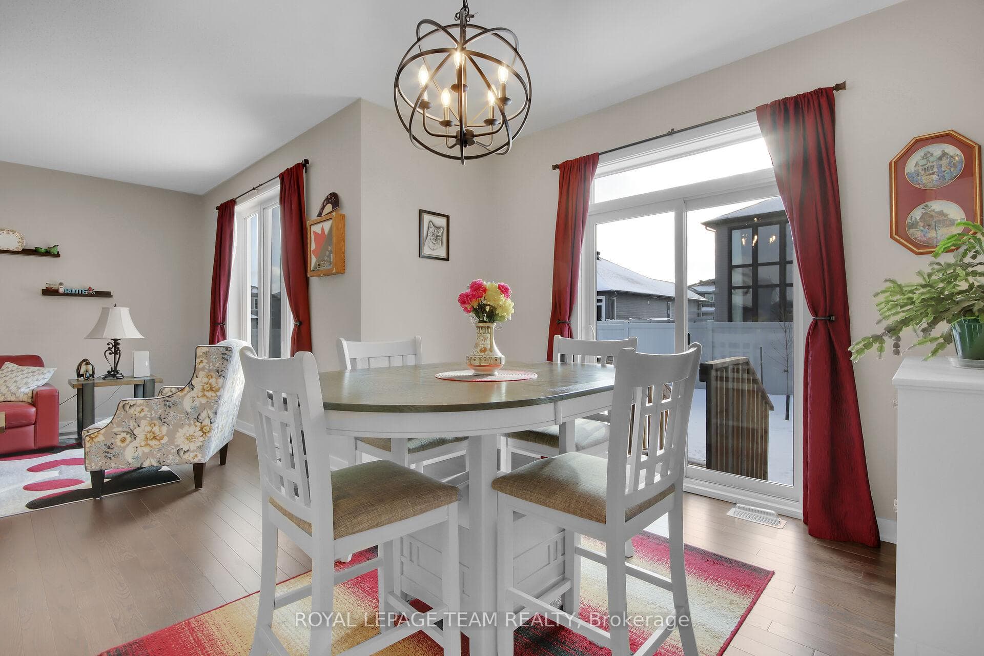 Sunfilled breakfast area