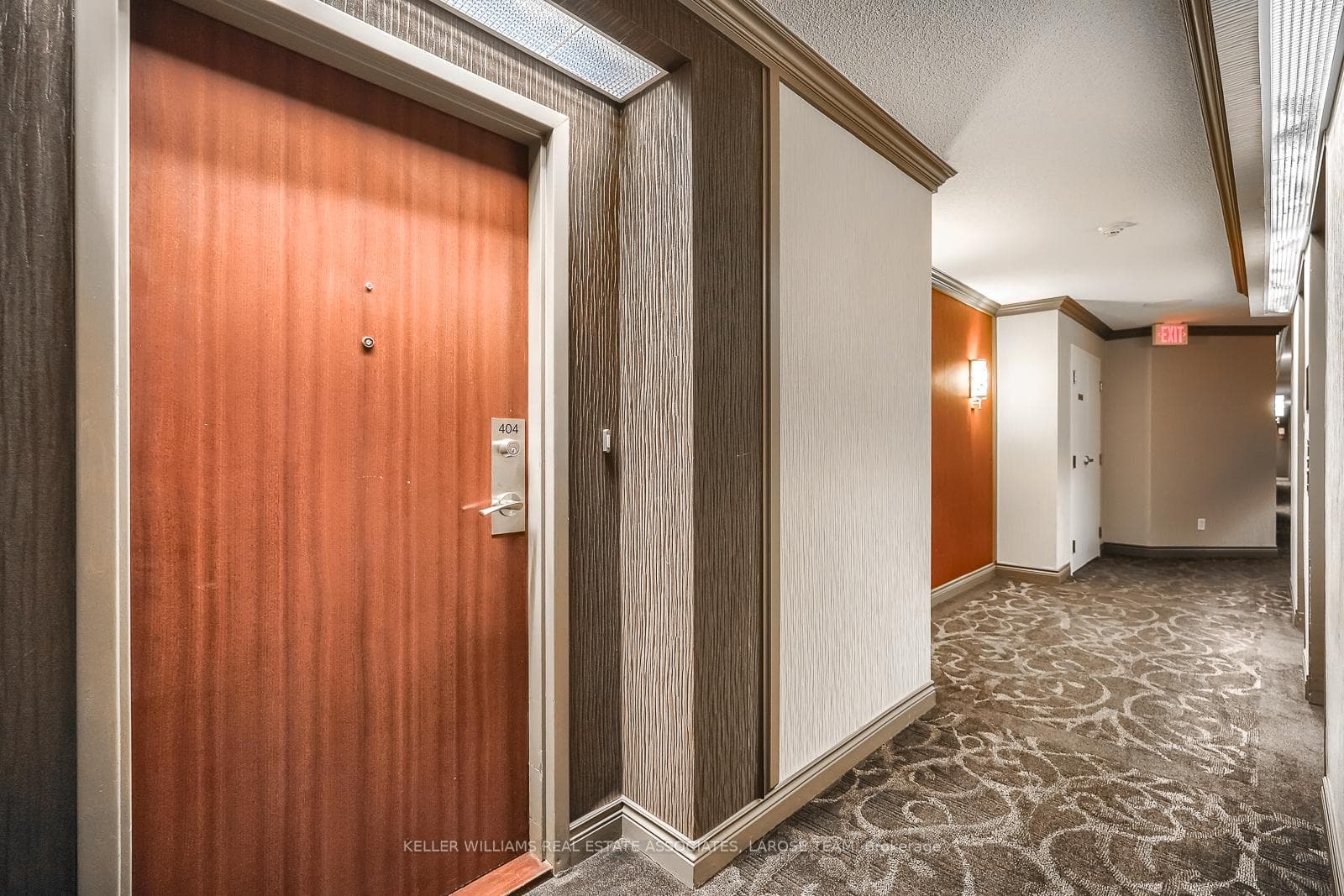 880 Dundas Street Unit 404 photo 3