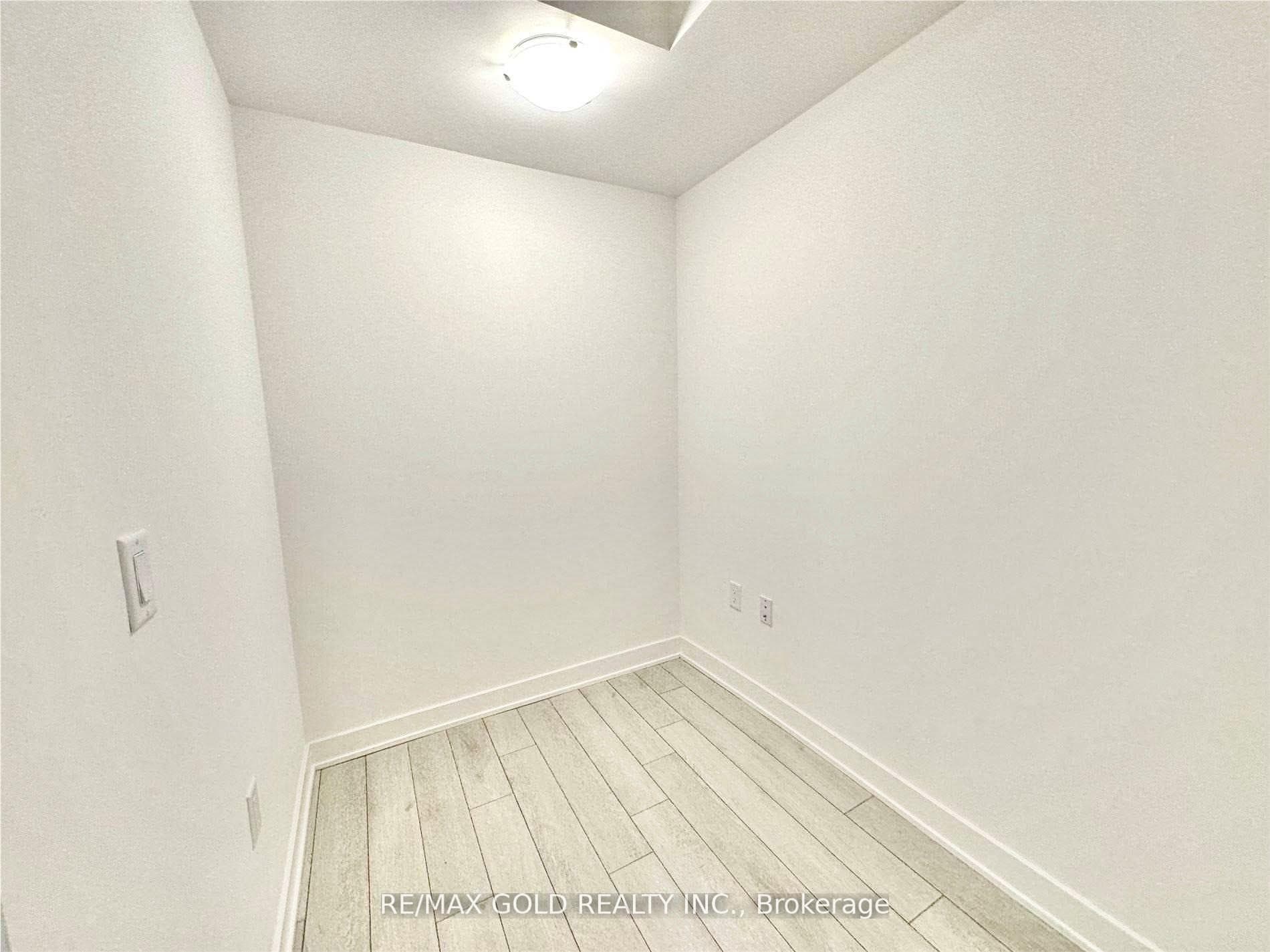 195 redpath Avenue Unit 3301 photo 19