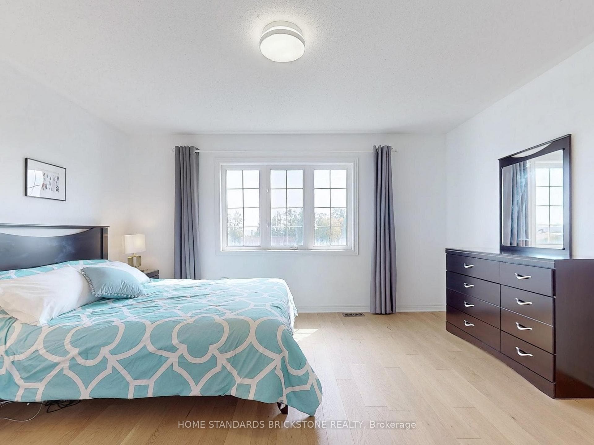 50 Versailles Crescent photo 27