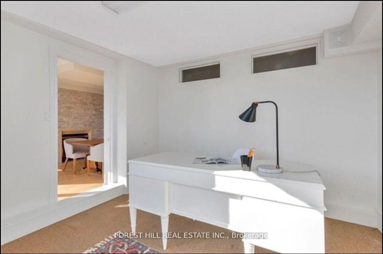 130 Carlton Street Unit 1505 photo 12