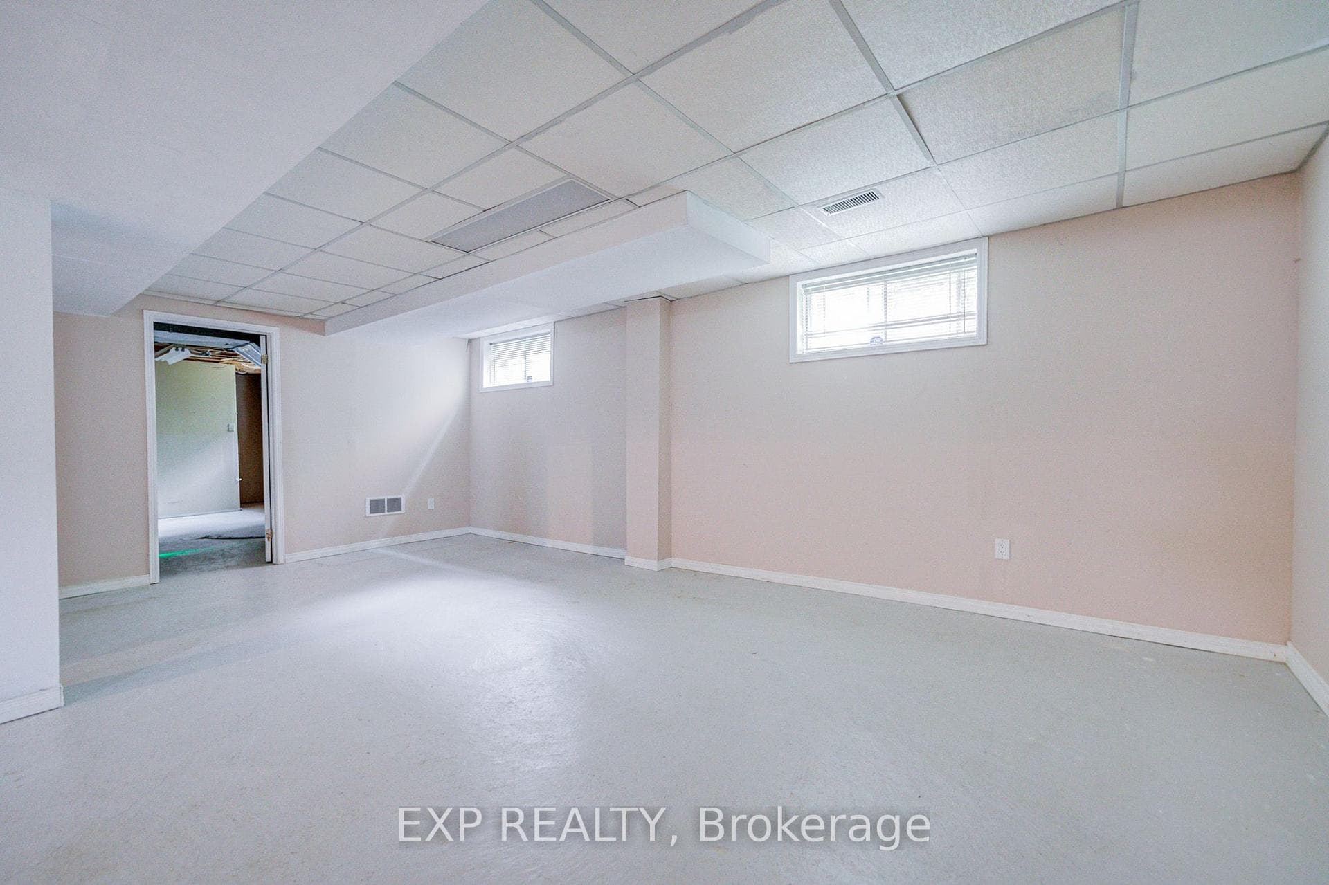46 Eden Avenue photo 32
