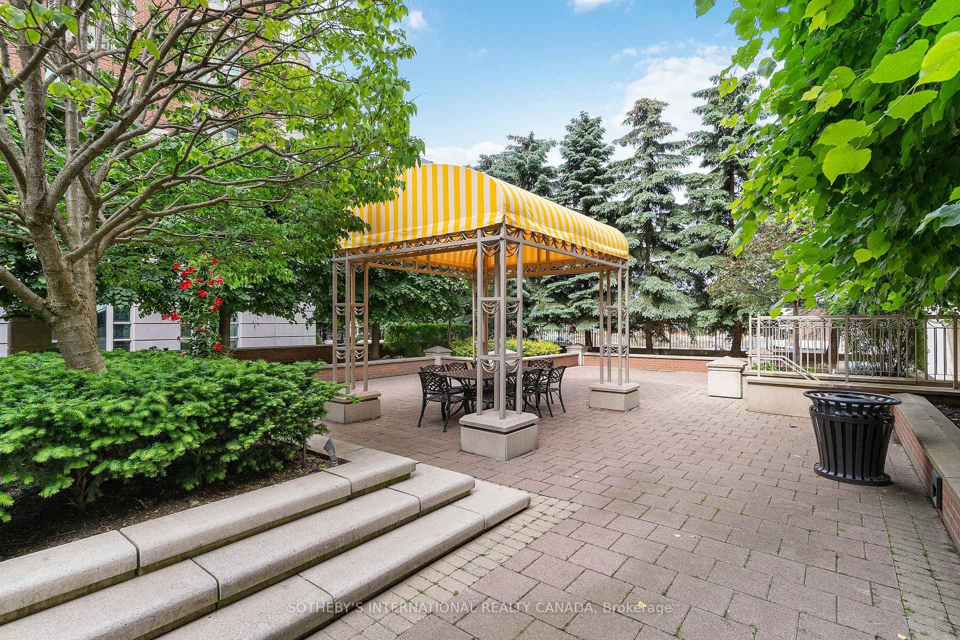 33 Delisle Avenue Unit 304 photo 17
