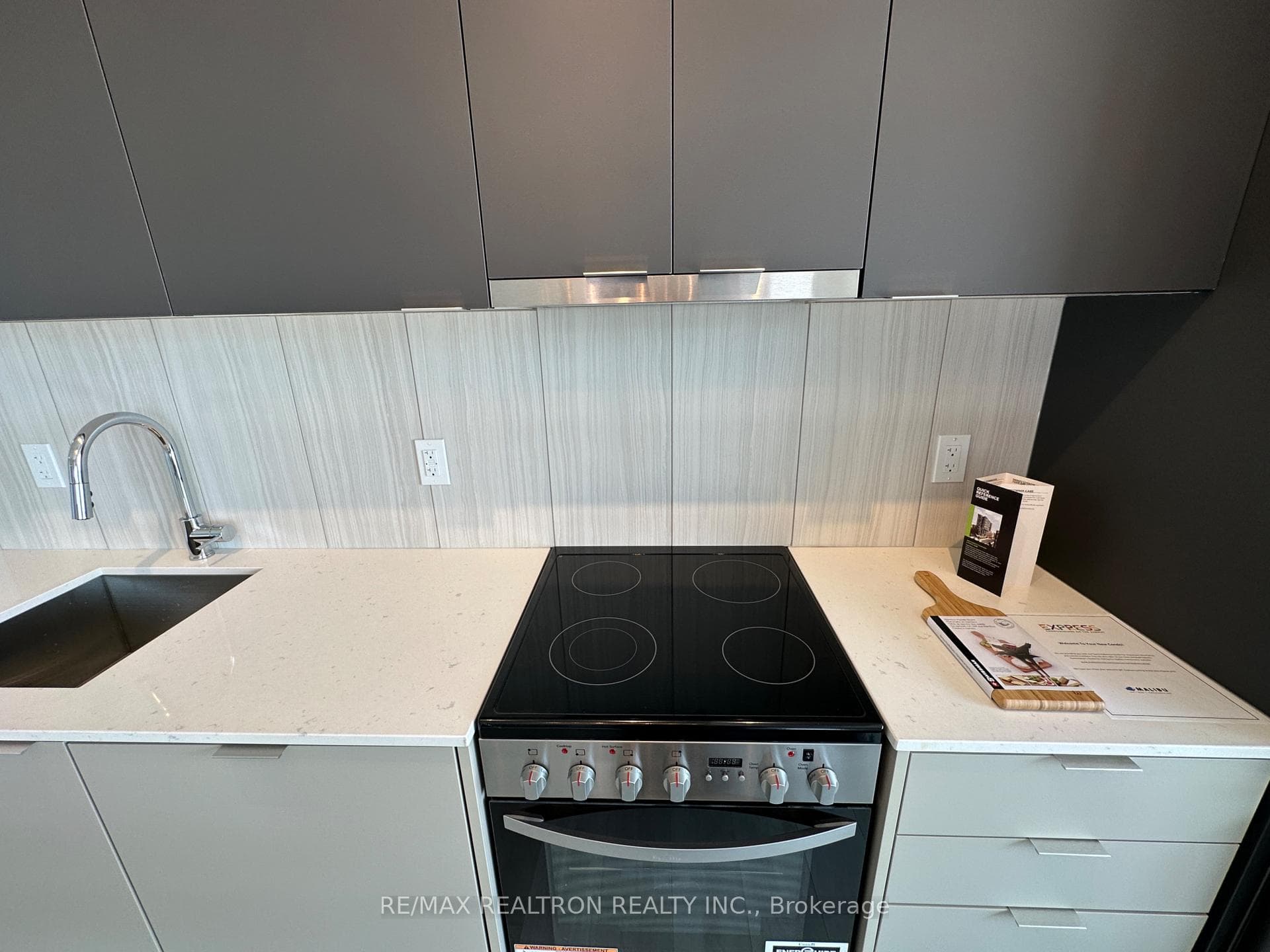 8 Tippett Road Unit 712 photo 9