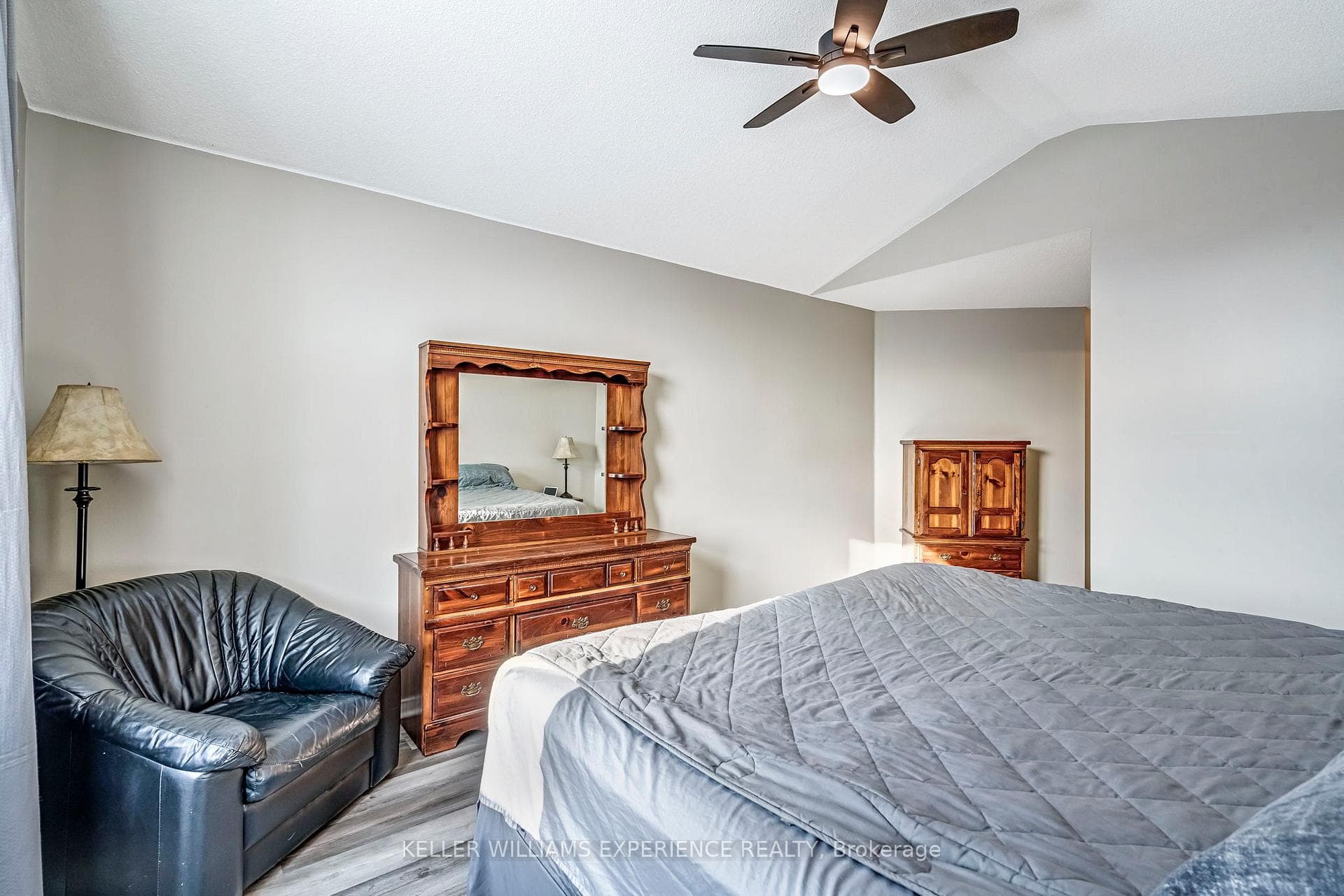 28 Coronation Parkway photo 37