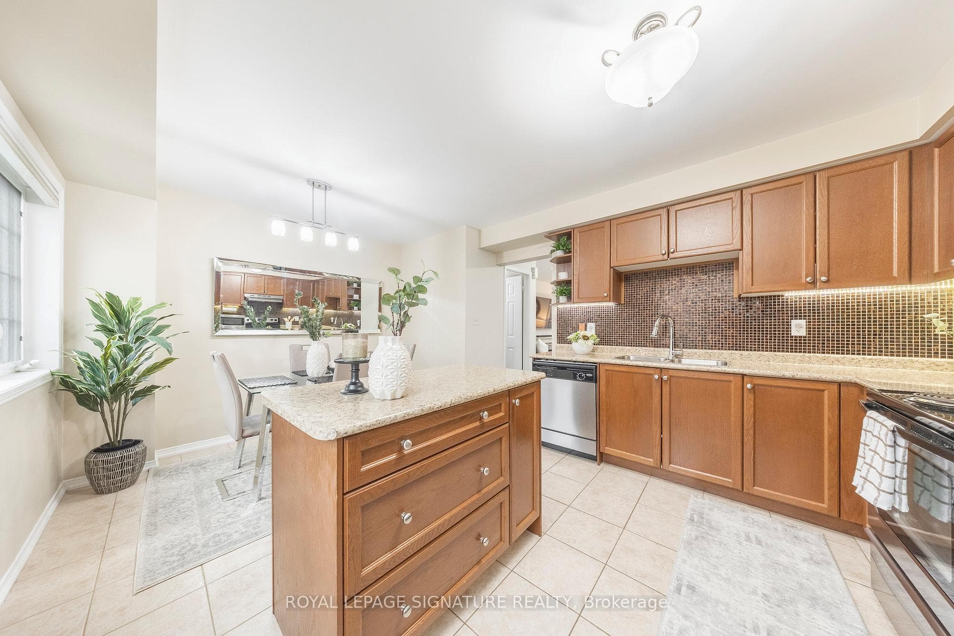 24 Blunden Road photo 25