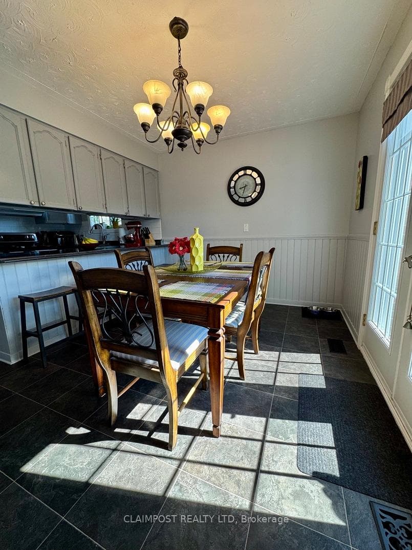 141 Rose Marie Crescent photo 7