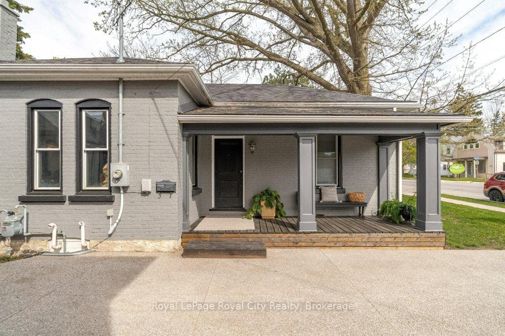 554 Woolwich Street photo 6