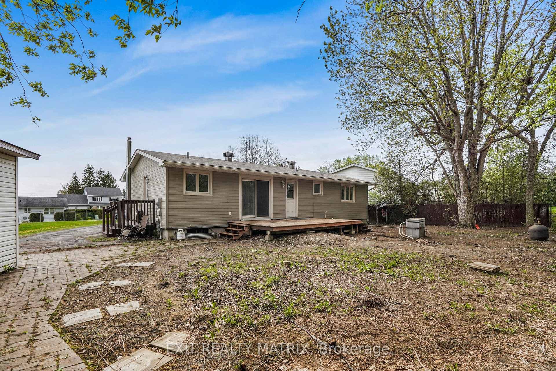136 Martel Crescent photo 29