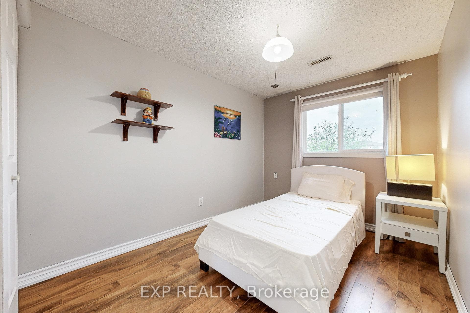 54 Parker Crescent photo 21