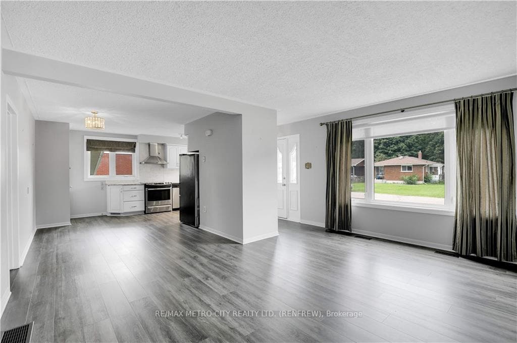 85 SIMPSON Avenue photo 6