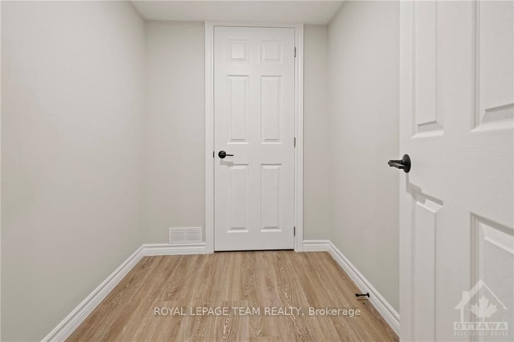 351 MEADOWBREEZE Drive photo 27