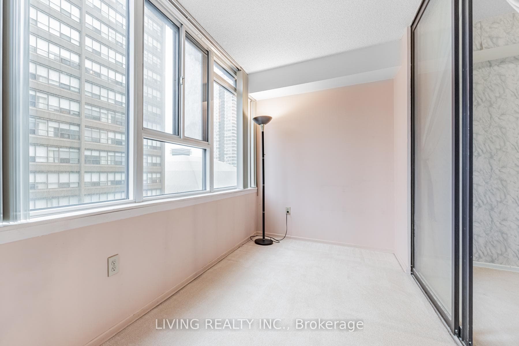 45 Carlton Street Unit 1405 photo 17