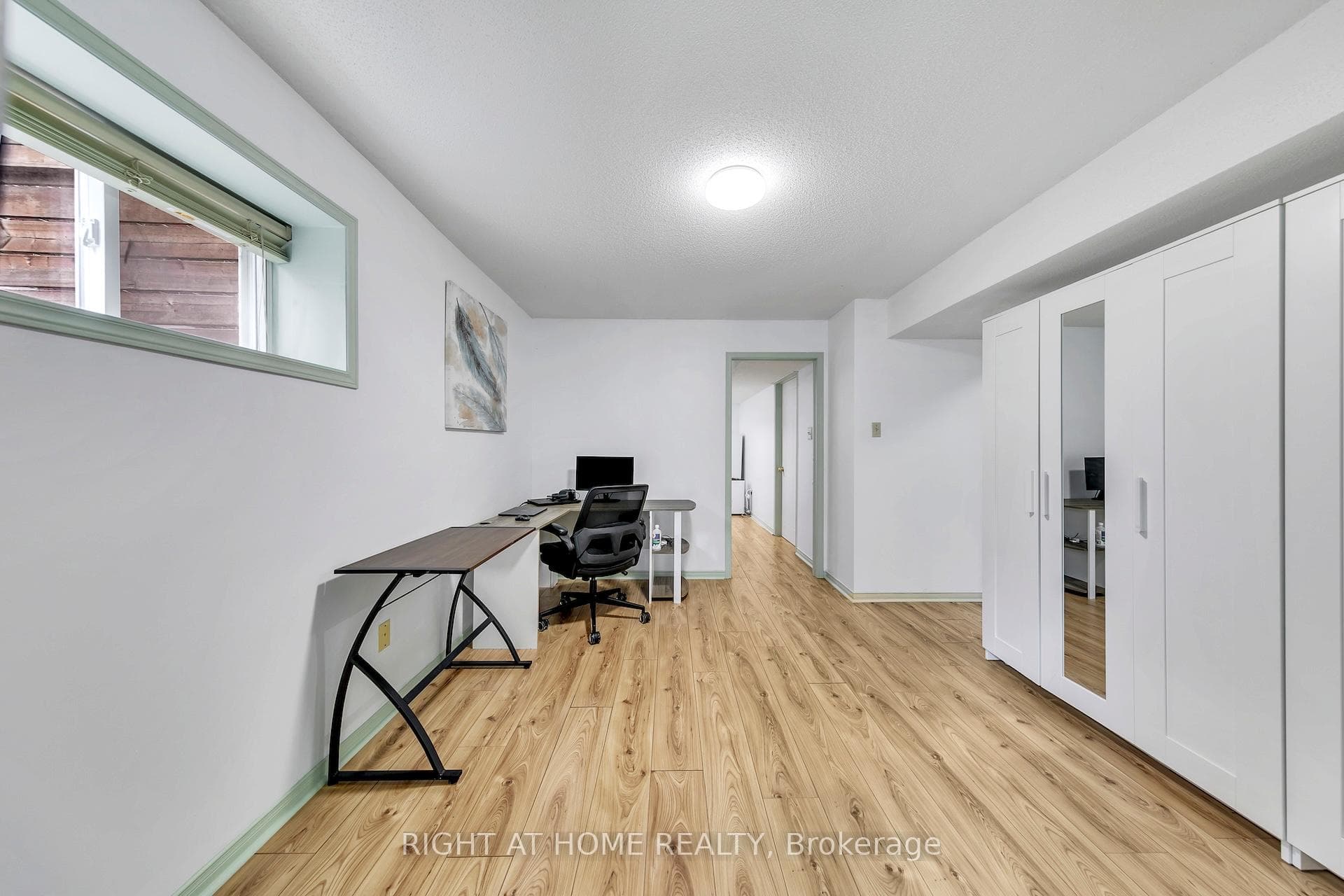 77 Milson Crescent photo 35