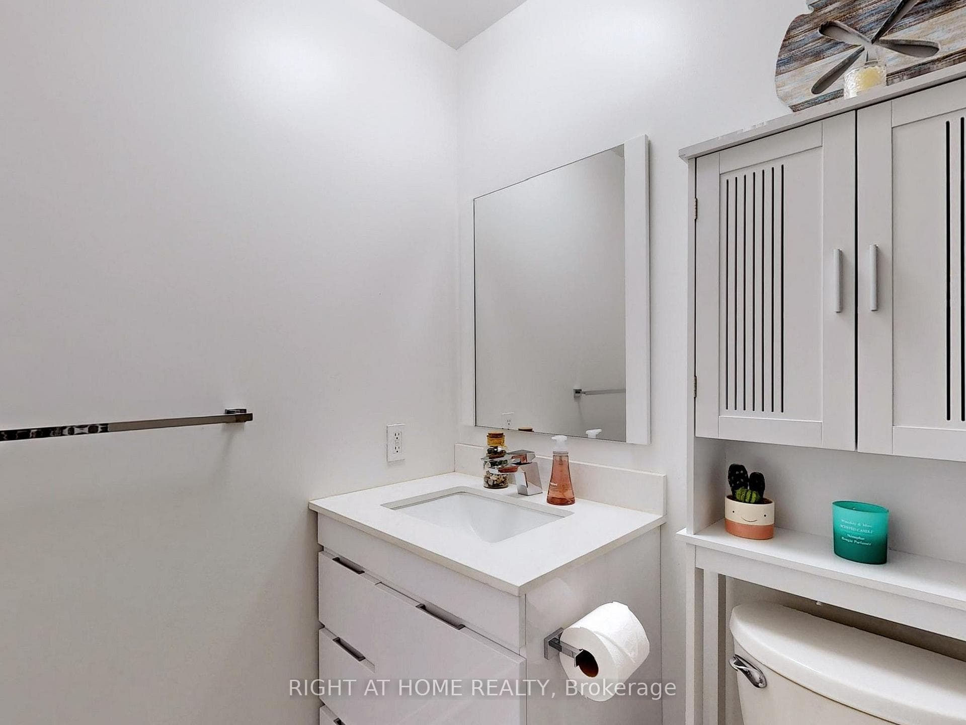 111 Elizabeth Street Unit 1702 photo 24