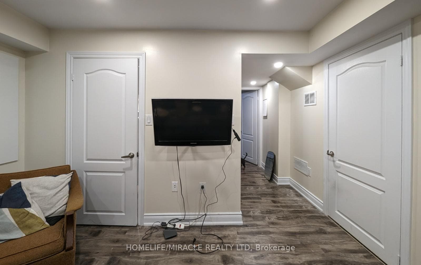 28 Faders Drive photo 2