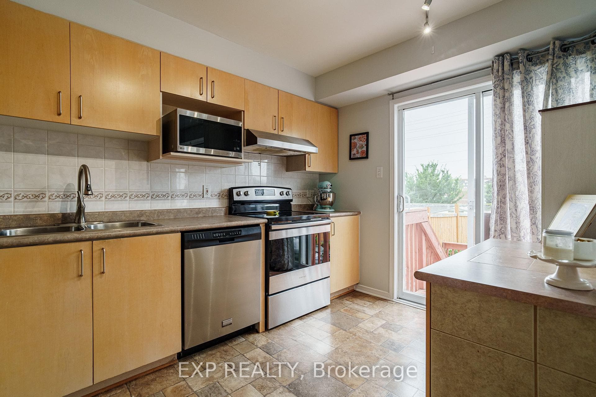 2010 Scully Way photo 11