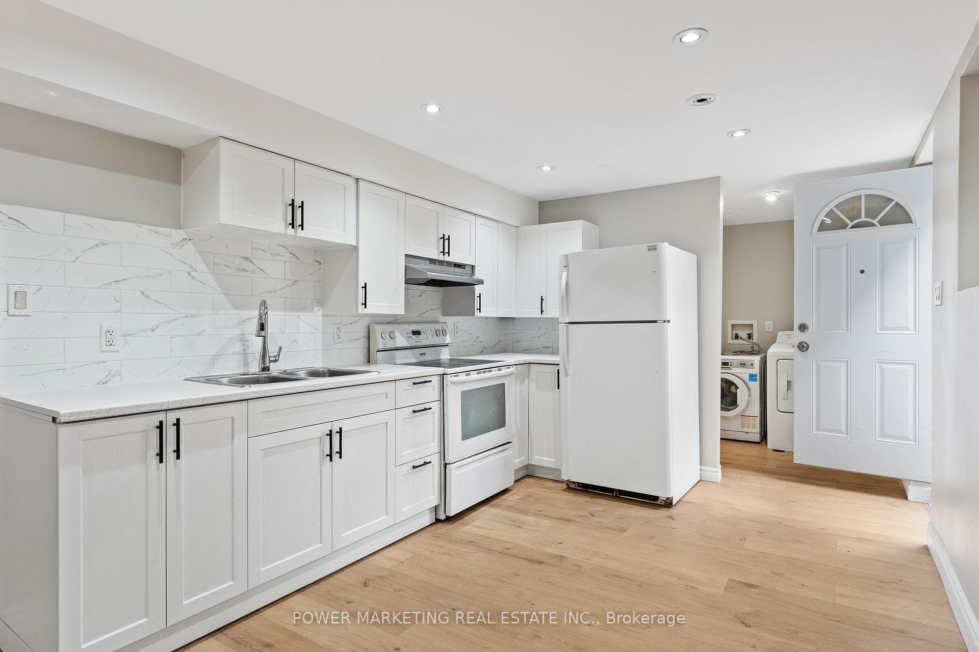 3 Newbury Crescent photo 32