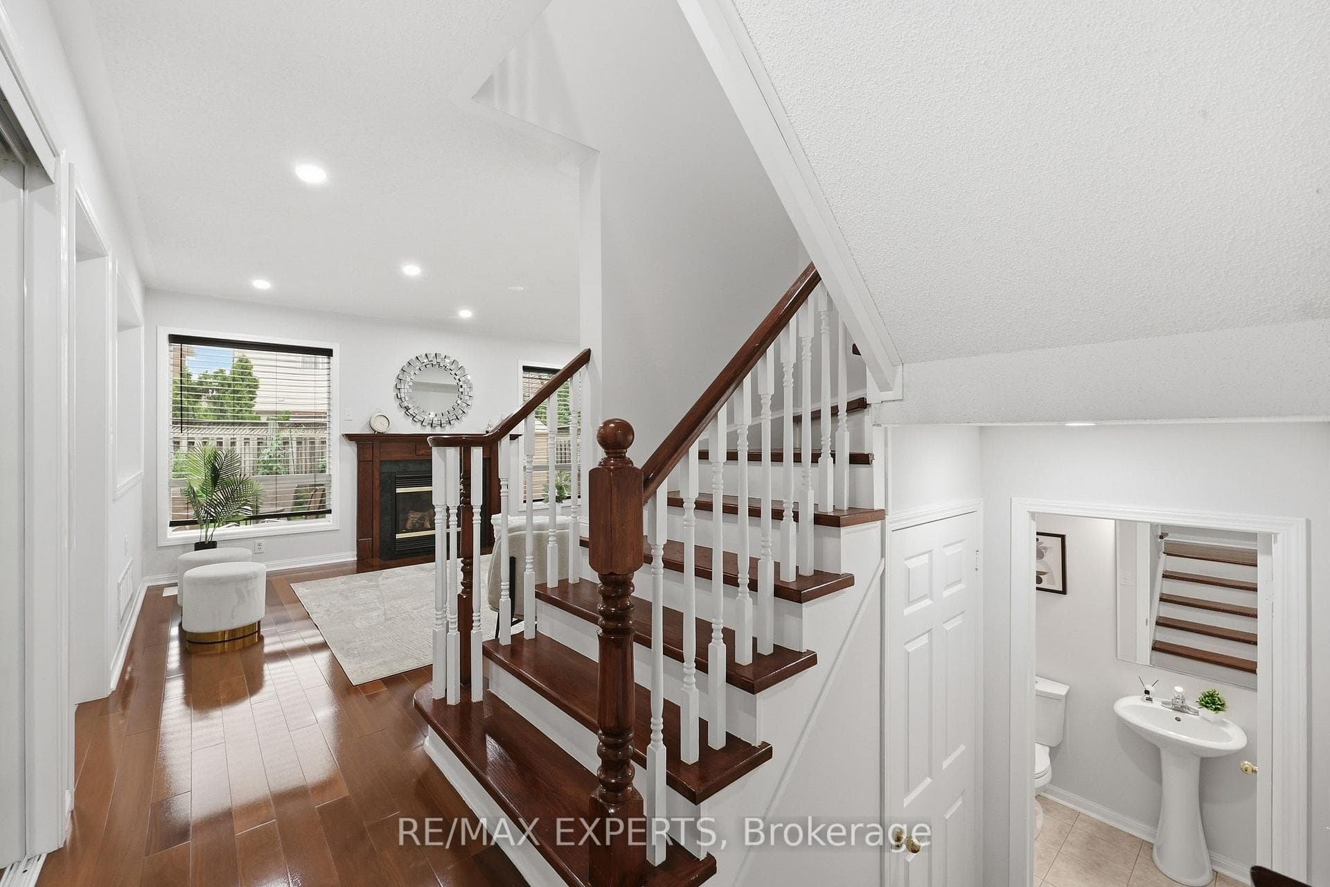 554 Caverhill Crescent photo 12