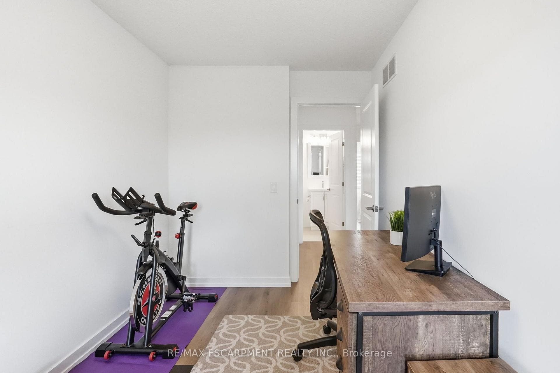 245 Burke Street photo 24