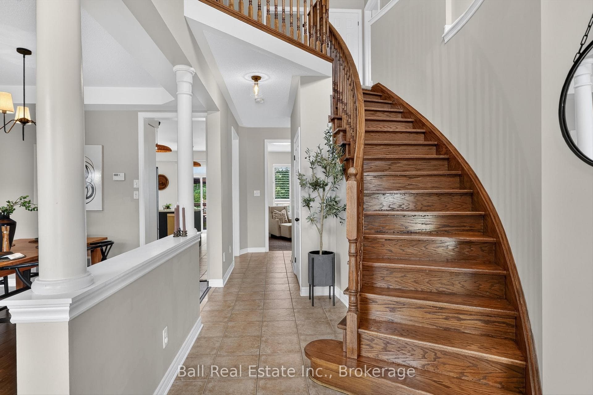 244 Lorne Court photo 4