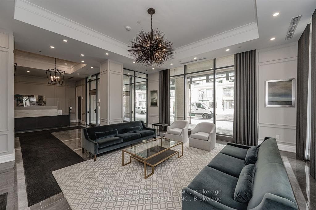 2060 Lakeshore Road Unit 304 photo 4