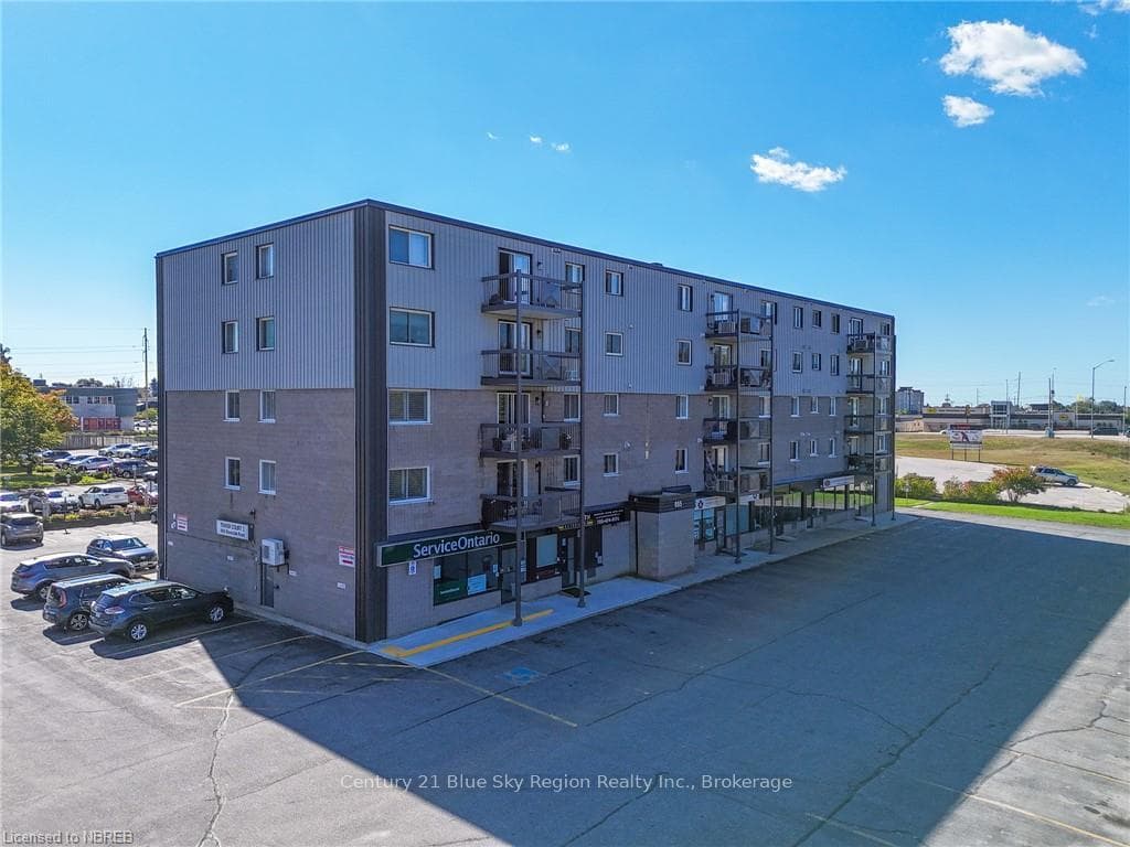 955 STOCKDALE Road Unit 406 photo 41