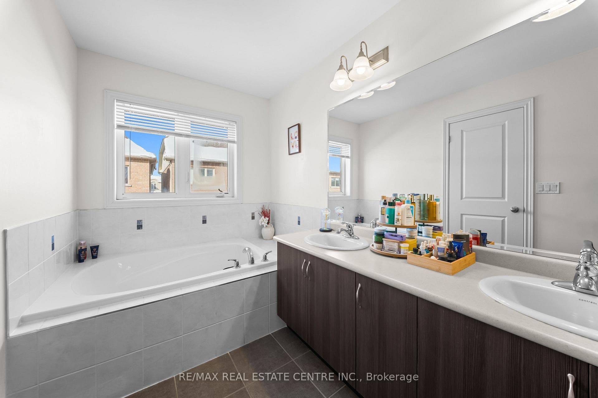 74 Ivor Crescent photo 17