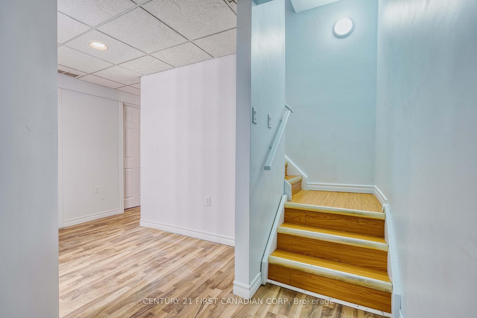 89 Mctaggart Court photo 32