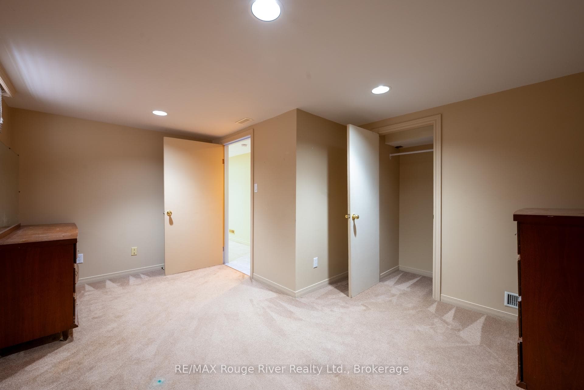 538 Willow Crescent photo 27