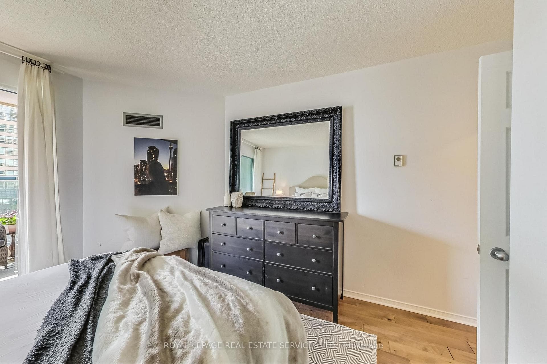 99 Harbour Square Unit 610 photo 11