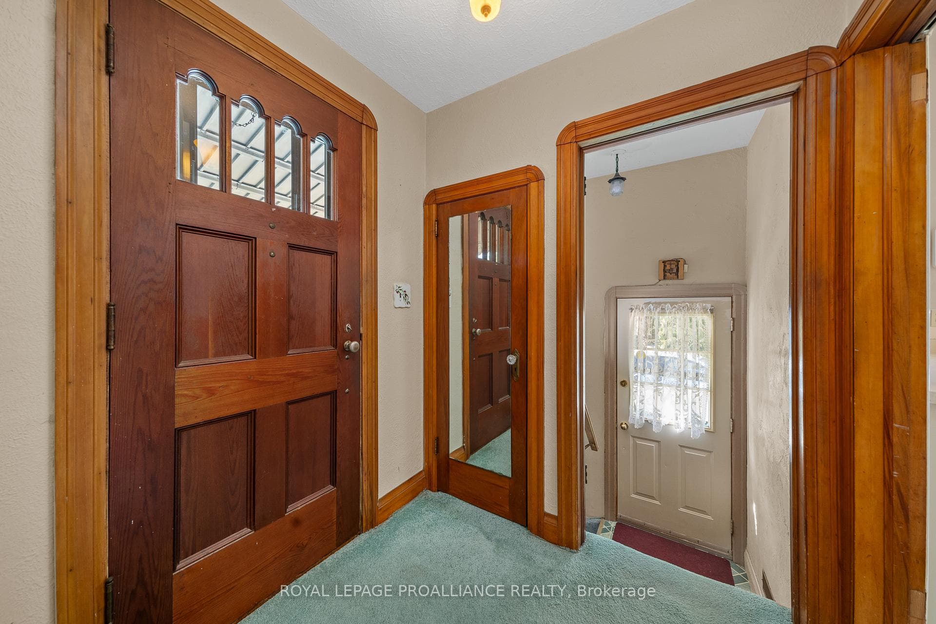 284 Bleecker Avenue photo 6