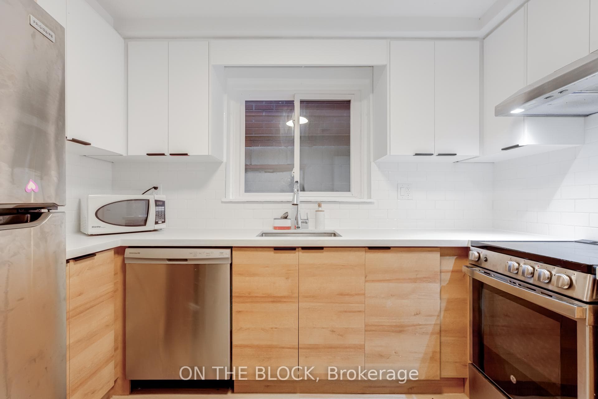 214 Robina Avenue Unit Lower photo 7