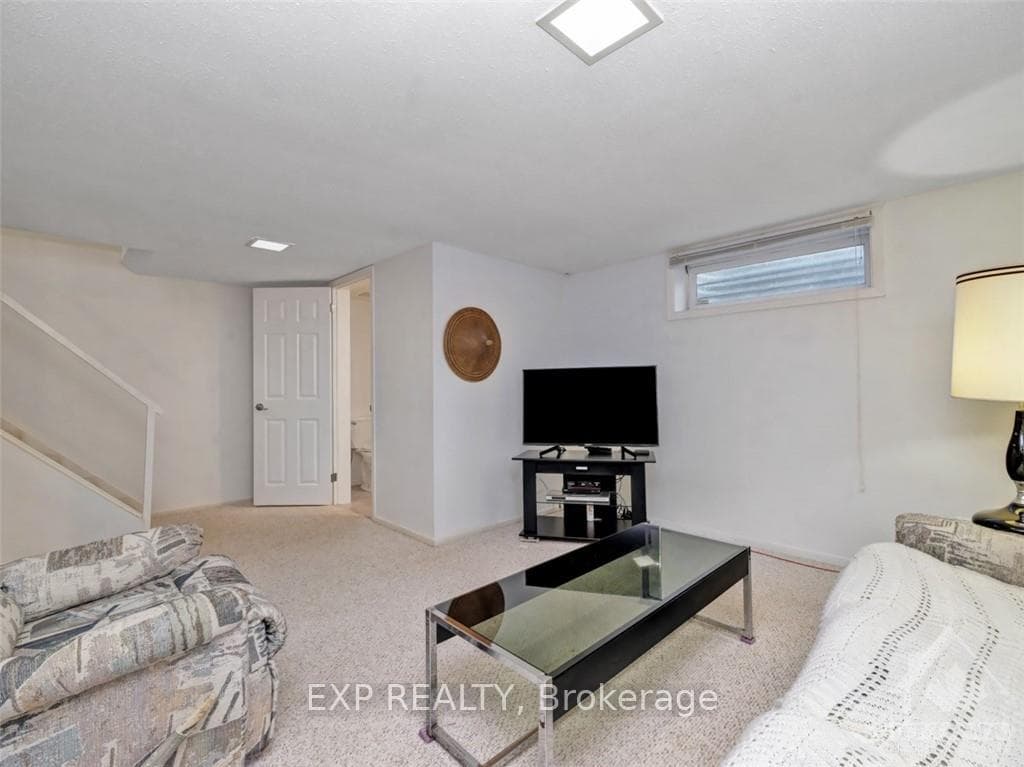 3338 SOUTHGATE Road photo 17