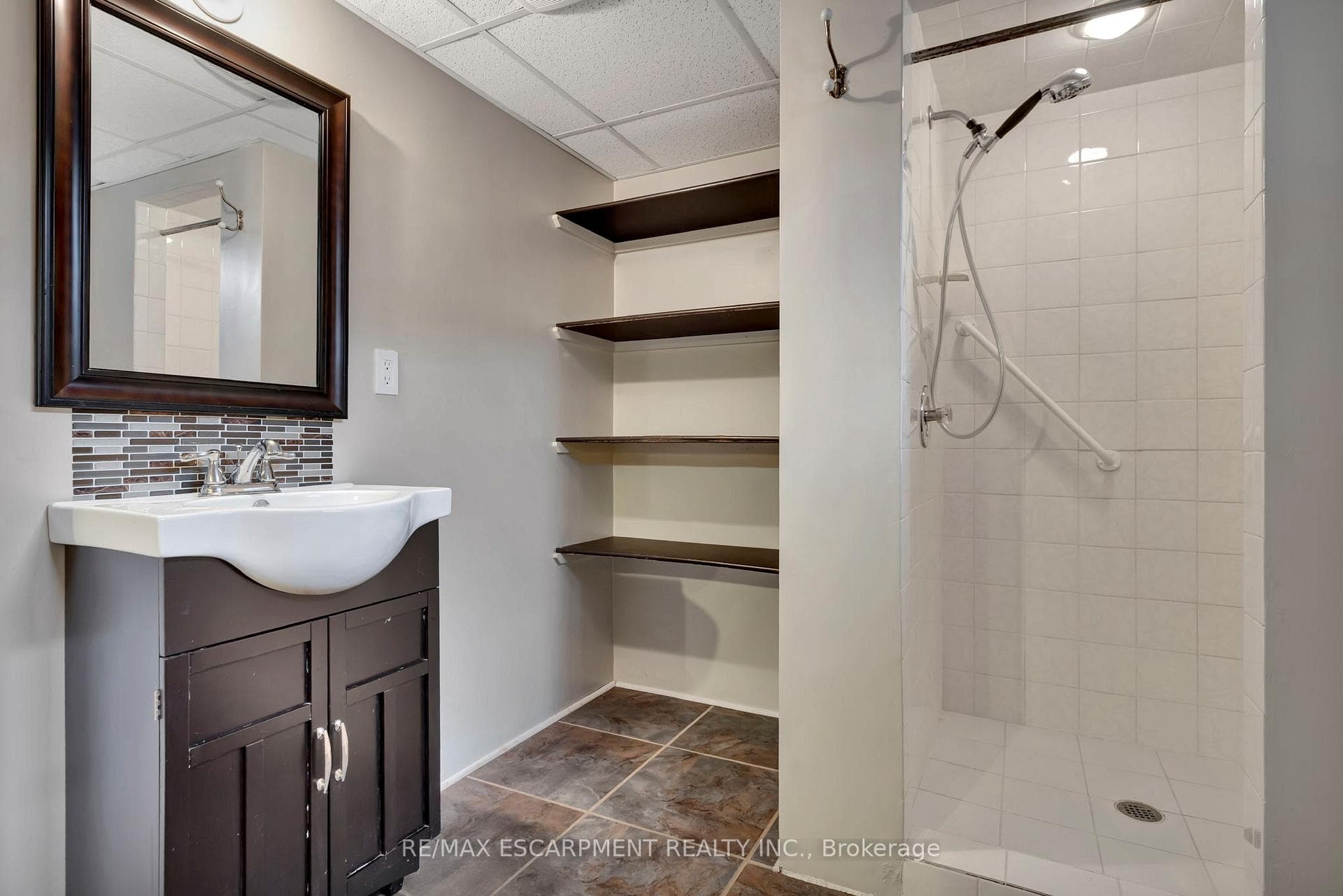 137 Dragoon Drive photo 33