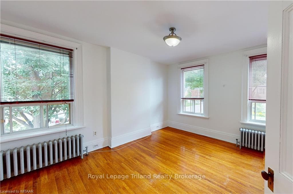 52 WELLINGTON Street Unit Upper photo 5