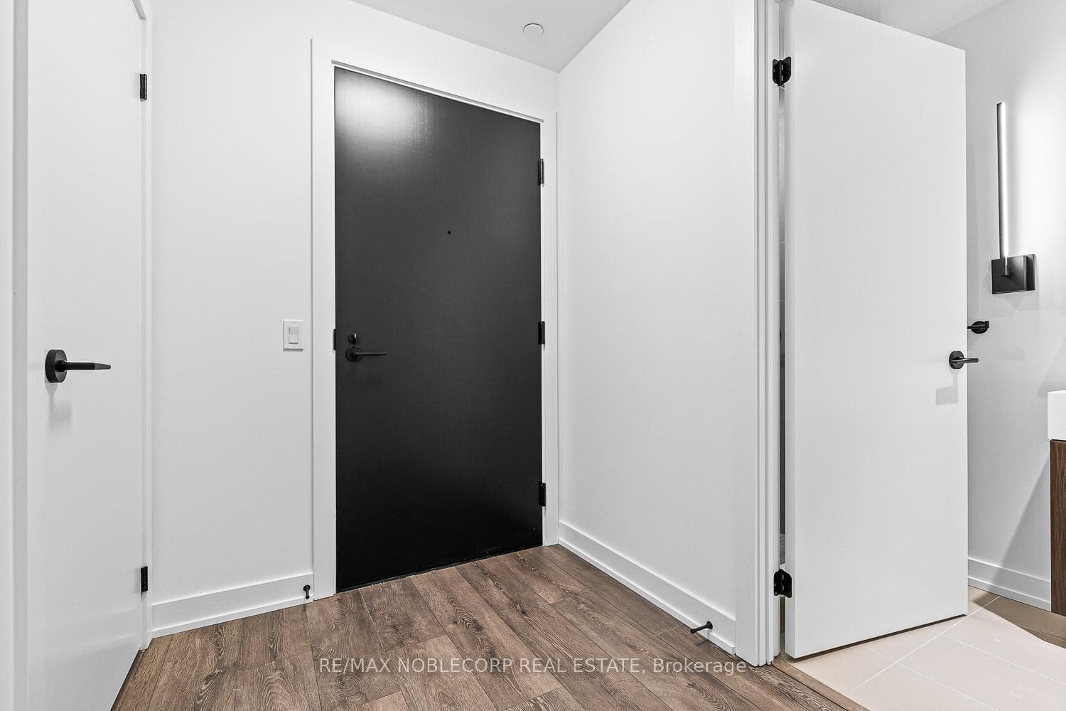 117 Broadway Avenue Unit 817 photo 3