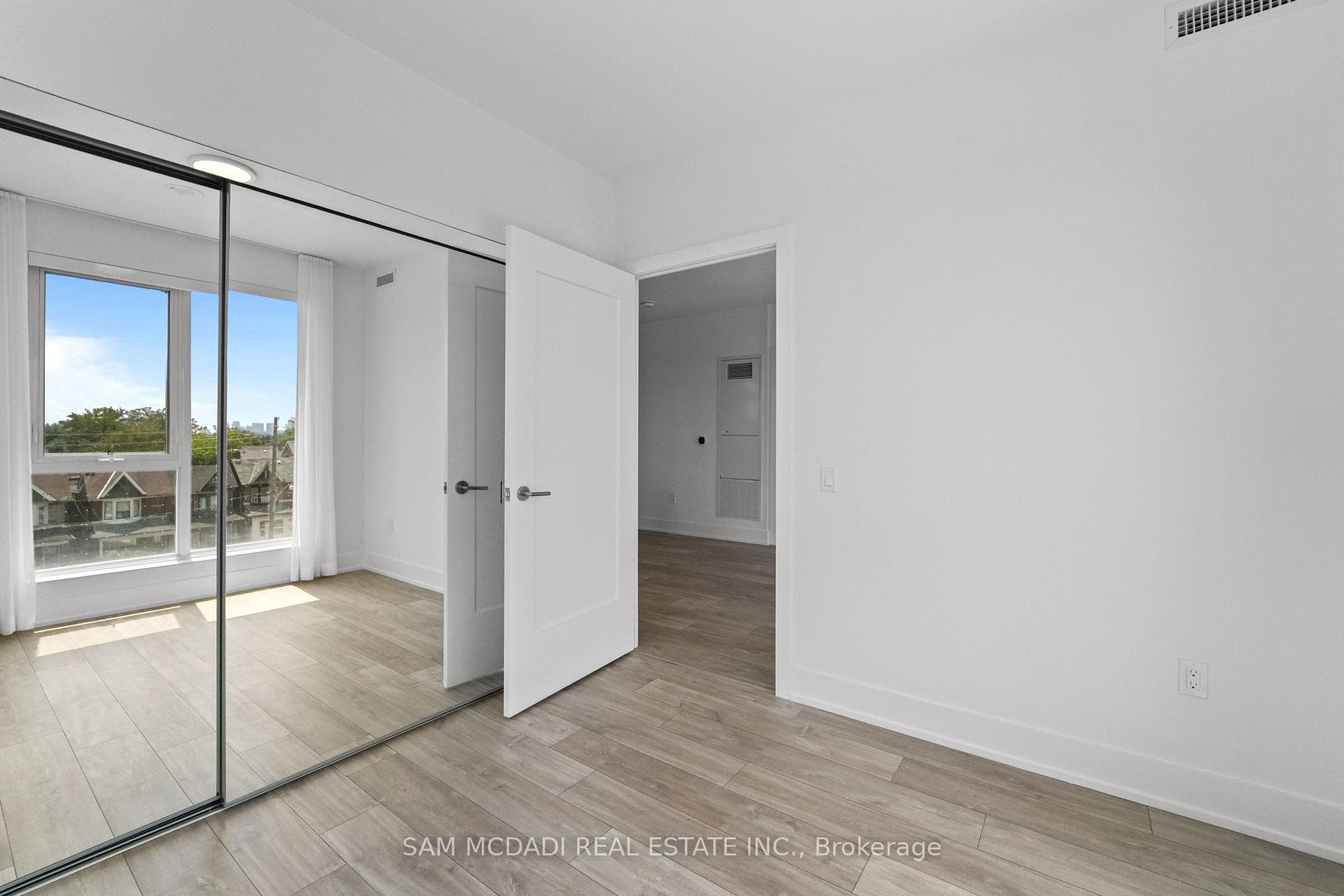 858 DUPONT Street Unit 304 photo 23