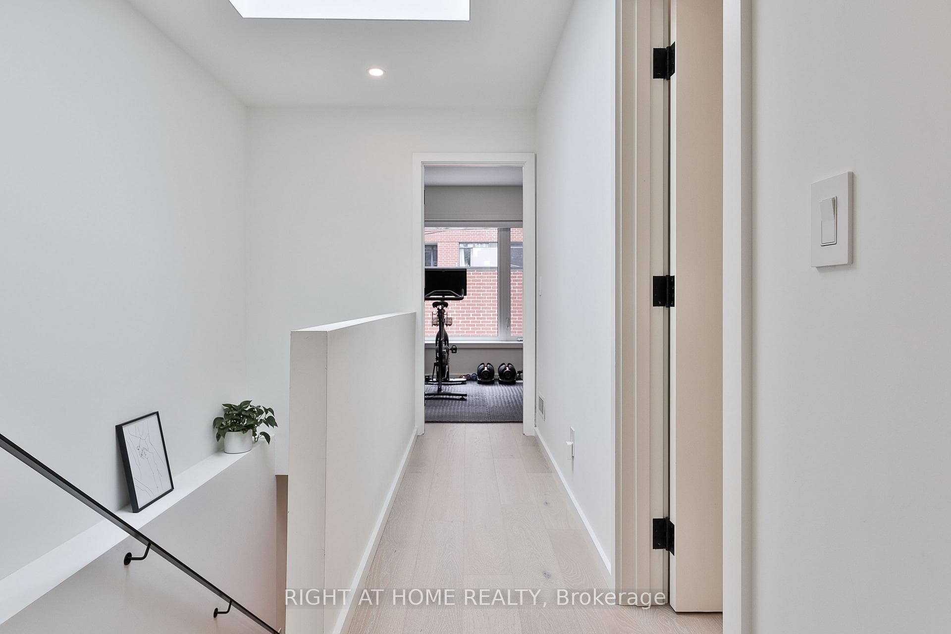 28 SALEM Avenue Unit Laneway House photo 14