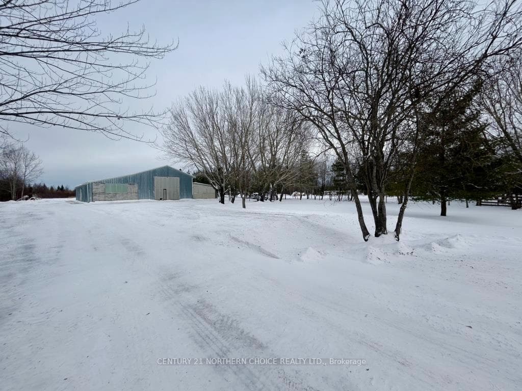 520 Hwy 11/71 photo 33