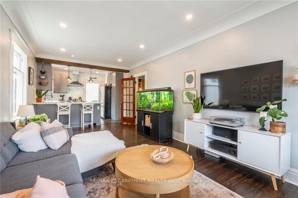121 Balmoral Avenue photo 8