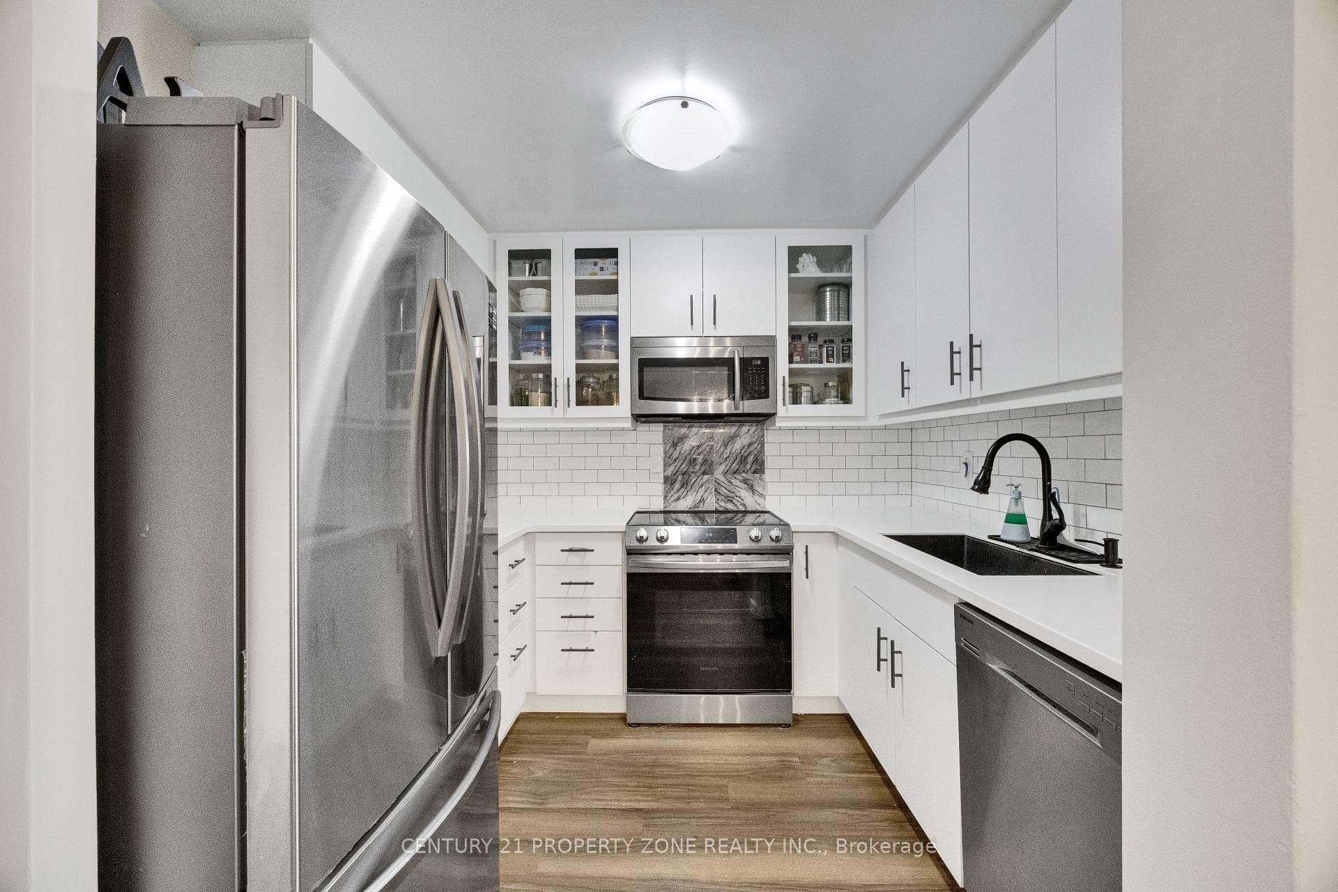 573 MORNINGTON Avenue Unit 907 photo 7