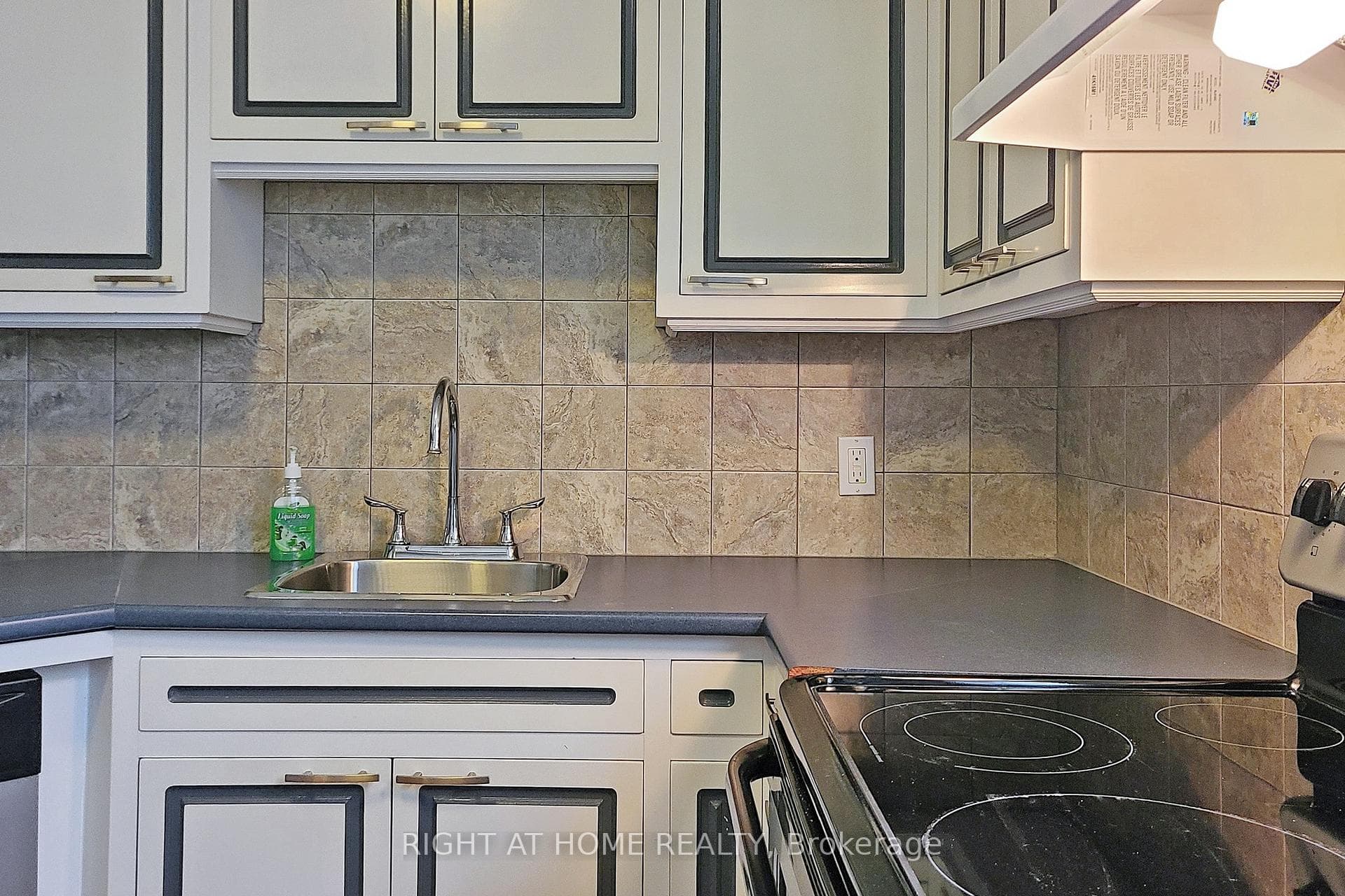 255 Lakeshore Road Unit #A photo 18