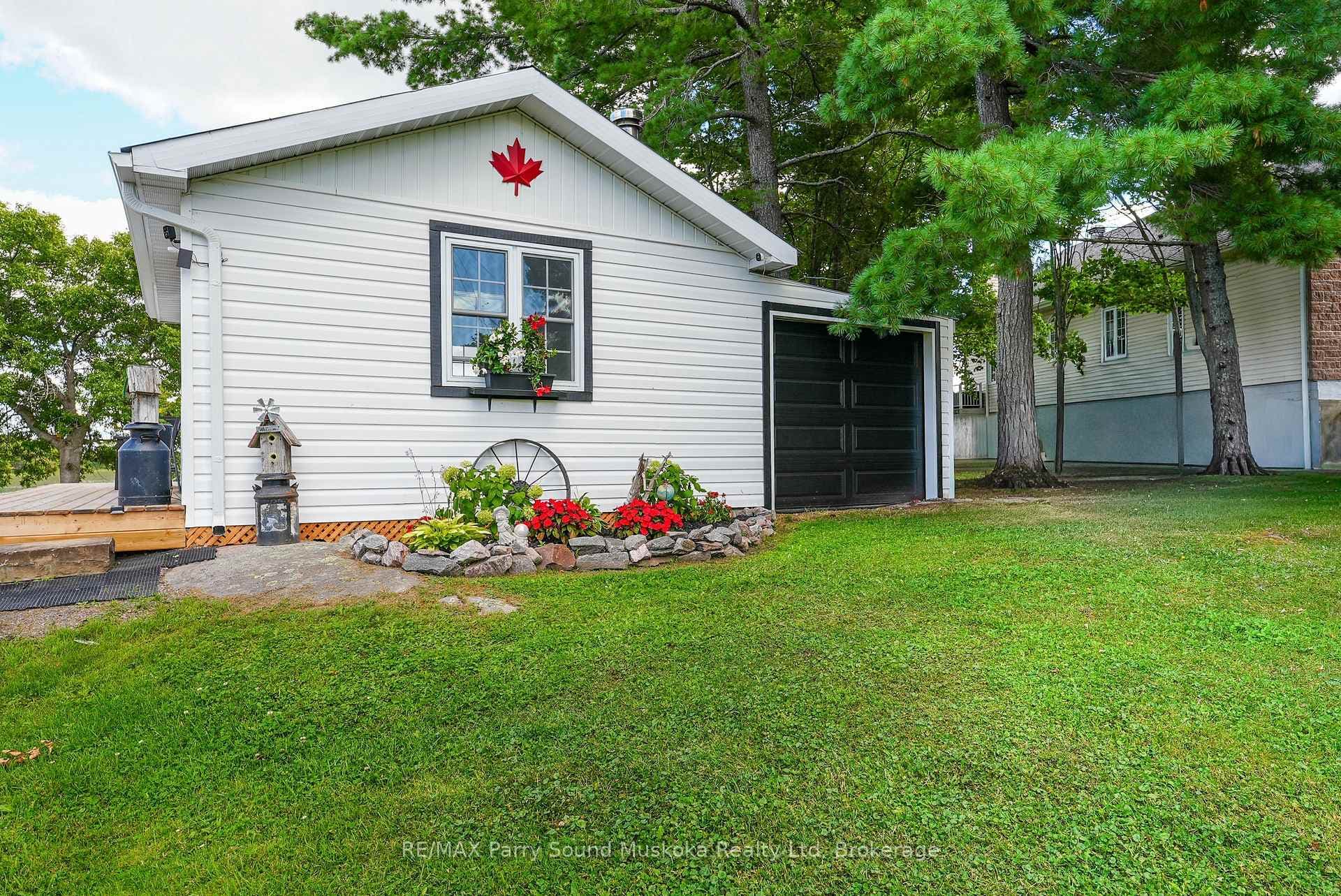 Upgraded workshop/ bunkie with attached single car