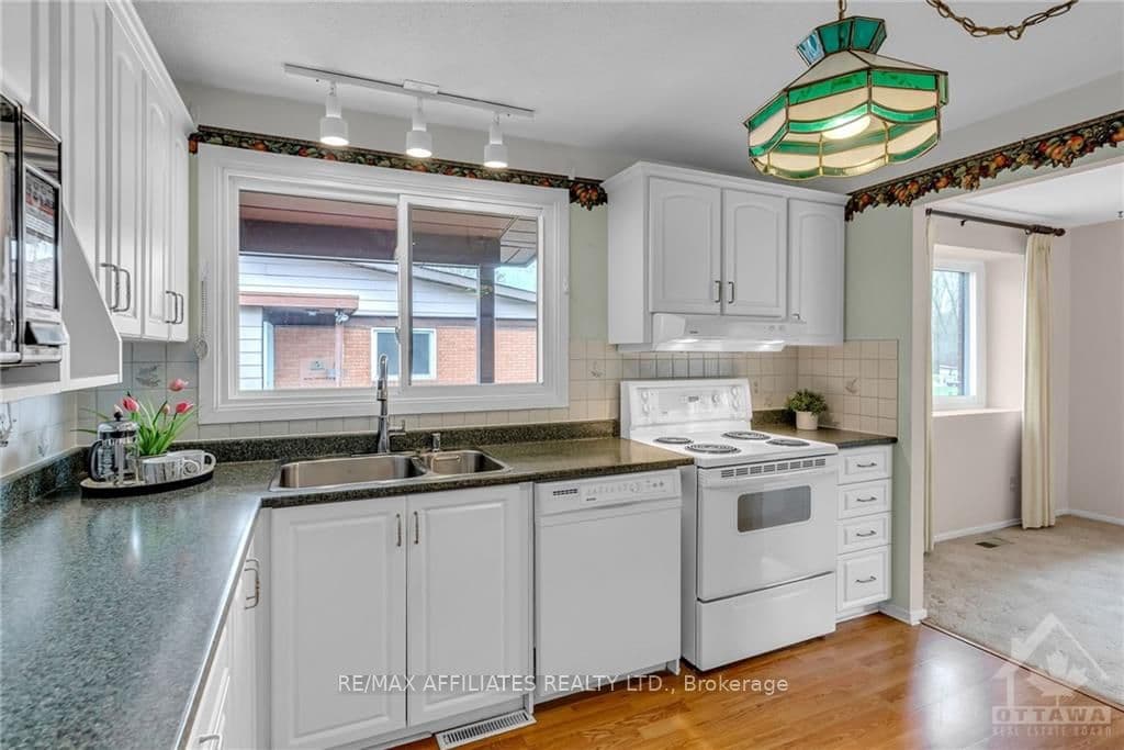 97 BENLEA Drive photo 6
