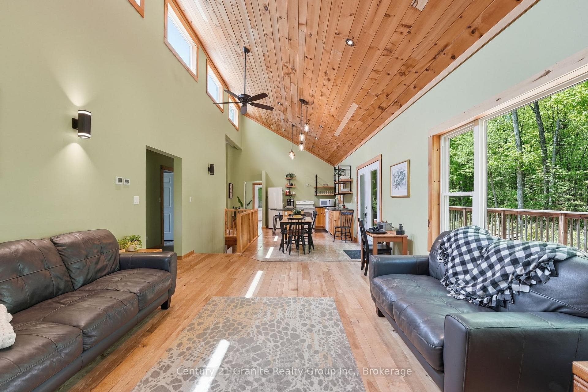 1048 Bacon Road photo 8