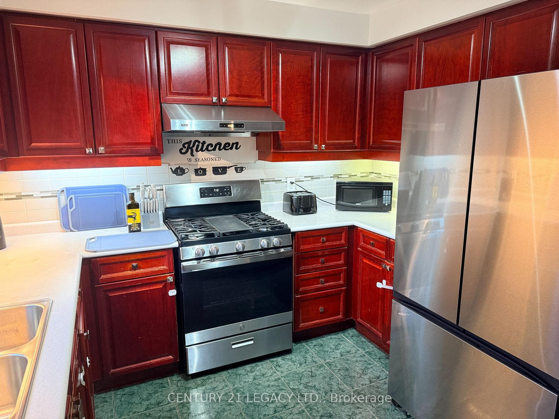 134 Provincial Place photo 9