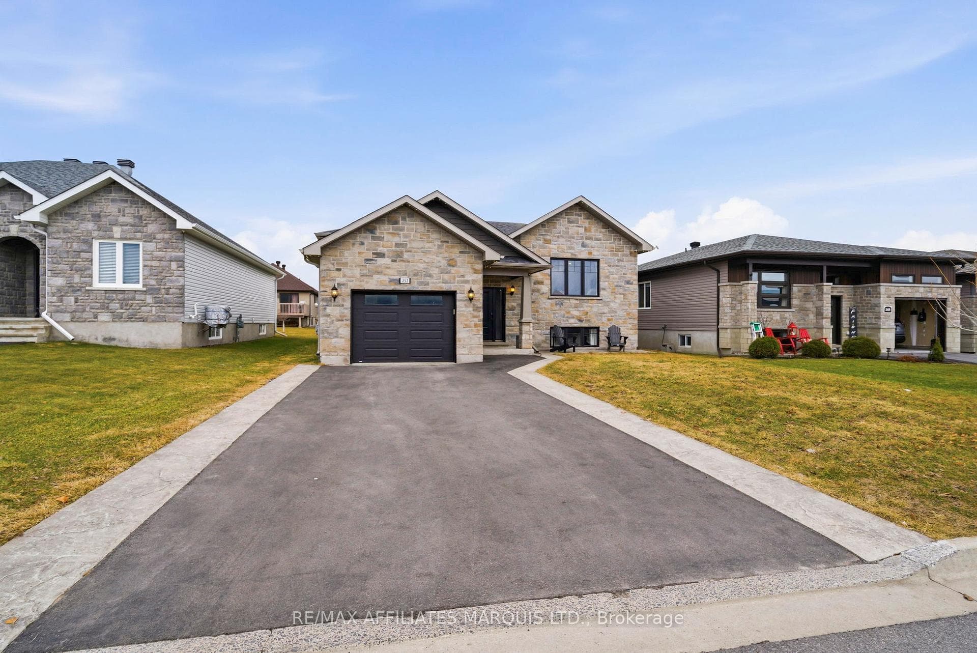 252 Eastport Drive photo 3