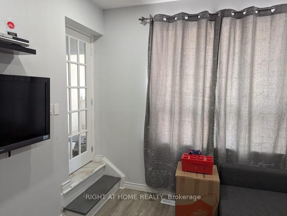 148 Sexton Crescent photo 26